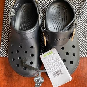 Woman’s size 7 crocs